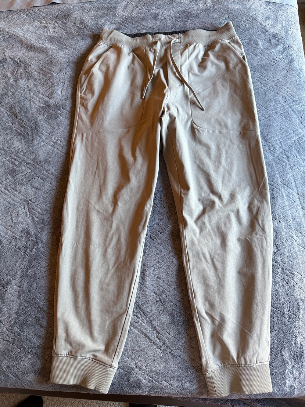 lululemon athletica Men's Drawstring Joggers in Light Beige